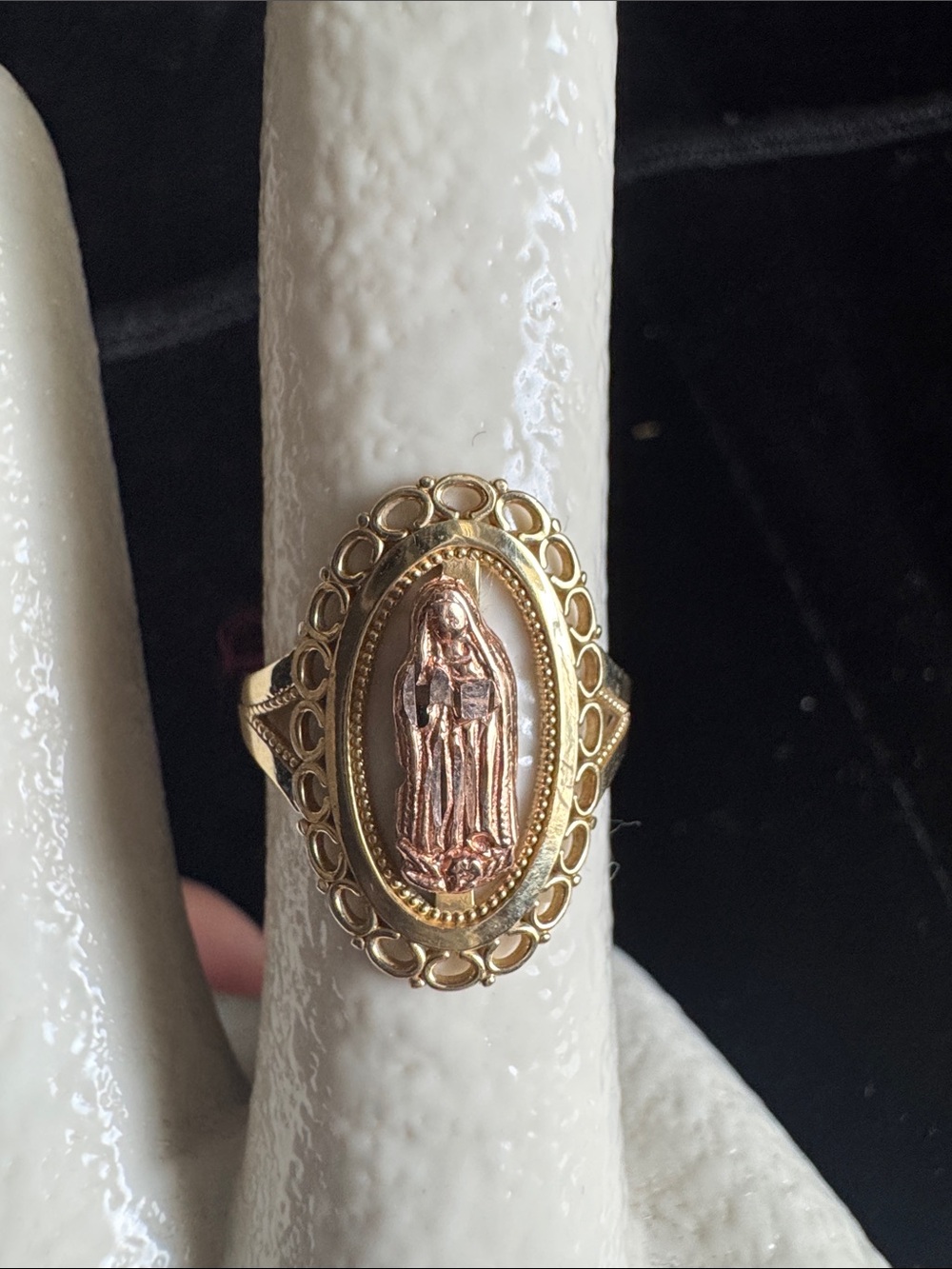 14K Gold - Gold-Tone Religious Virgin Mary Ring - Gold and Rose Gold (7.5)